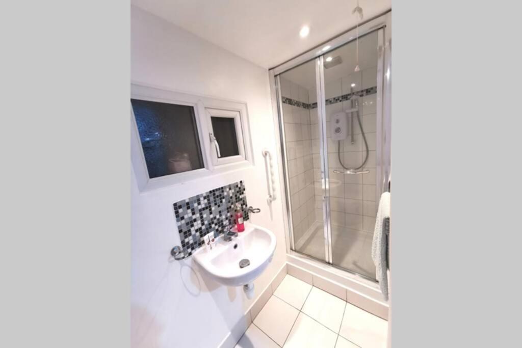 Private Comfortable Guest Suite - ノッティンガム エクステリア 写真
